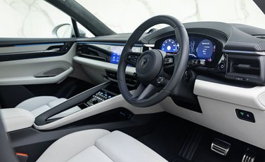 Porsche Macan Turbo Electric 10
