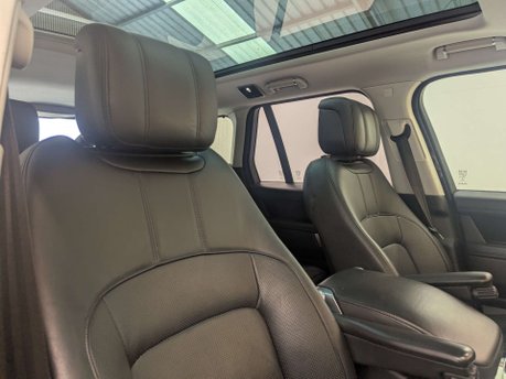 Land Rover Range Rover 3.0 Range Rover Vogue TDV6 Auto 4WD 5dr 2