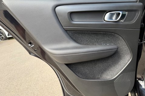 Volvo XC40 D4 R-DESIGN PRO AWD 22