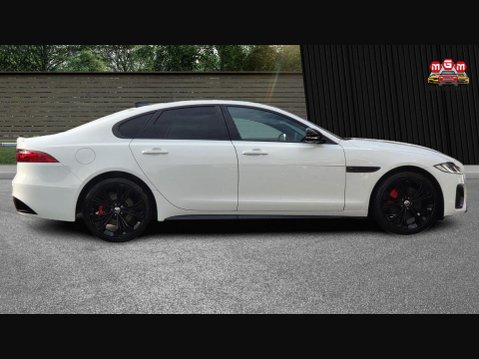 Jaguar XF R-DYNAMIC S 9
