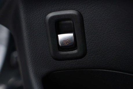 Mercedes-Benz GLC 2.0 GLC300d AMG Line (Premium Plus) SUV 5dr Diesel G-Tronic+ 4MATIC Euro 6 17