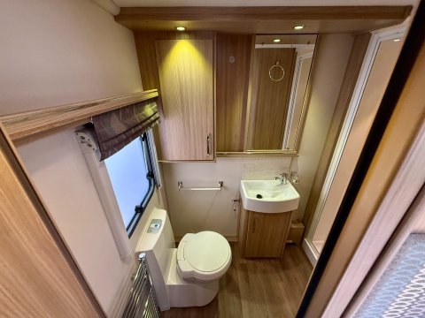 Coachman Vision 560 23