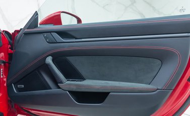 Porsche 911 Carrera 4 GTS (992) 27