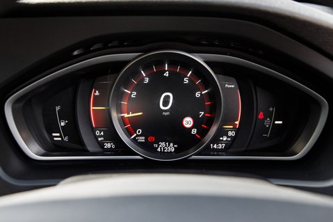 Volvo V40 T2 MOMENTUM NAV PLUS 10
