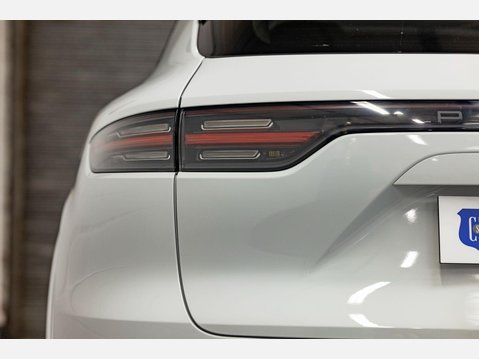 Porsche Cayenne 3.0 V6 E-Hybrid 17.9kWh Platinum Edition TiptronicS 4WD Euro 6 (s/s) 5dr (3 94