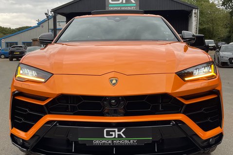Lamborghini Urus V8 - ORANGE -AKRAPOVIC EXHAUST -PAN ROOF -B&O-MASSAGE SEATS-BLIND SPOT -ACC 24