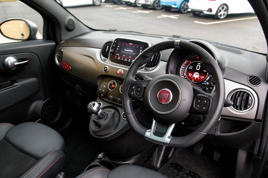 Fiat 500 SPORT MHEV