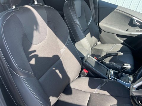 Volvo V40 2.0 T2 GPF Momentum Nav Plus Euro 6 (s/s) 5dr 25