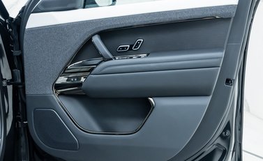 Land Rover Range Rover Sport P400 Autobiography 23