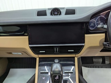 Porsche Cayenne 3.0 Cayenne V6 Auto 4WD 5dr 82