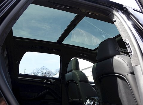 Porsche Cayenne Turbo S 17