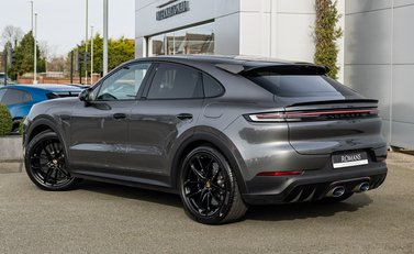Porsche Cayenne TURBO E-HYBRID GT 4