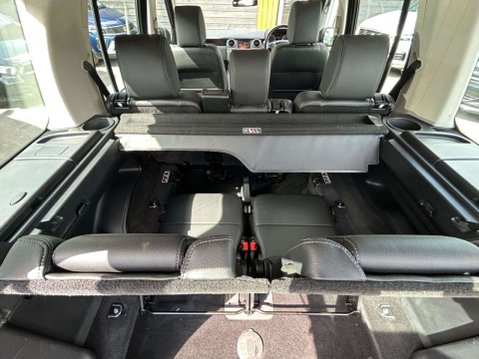 Land Rover Discovery 3.0 SD V6 Graphite SUV 5dr Diesel Auto 4WD Euro 6 (s/s) (256 bhp) 17