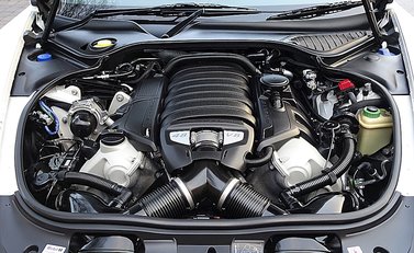 Porsche Panamera GTS 3