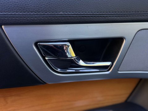 Jaguar XF 2.2d SE Saloon 4dr Diesel Auto Euro 5 (s/s) (190 ps) 37