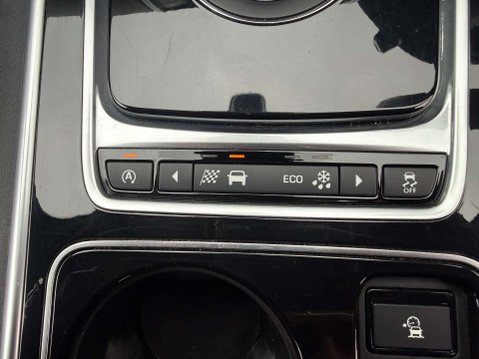 Jaguar XE 2.0 XE R-Sport D AWD Auto 4WD 4dr 32