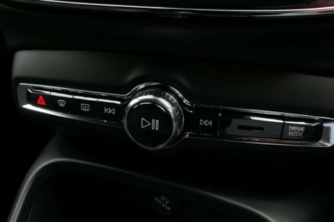 Volvo XC40 2.0 XC40 R-Design T4 Auto 5dr 37