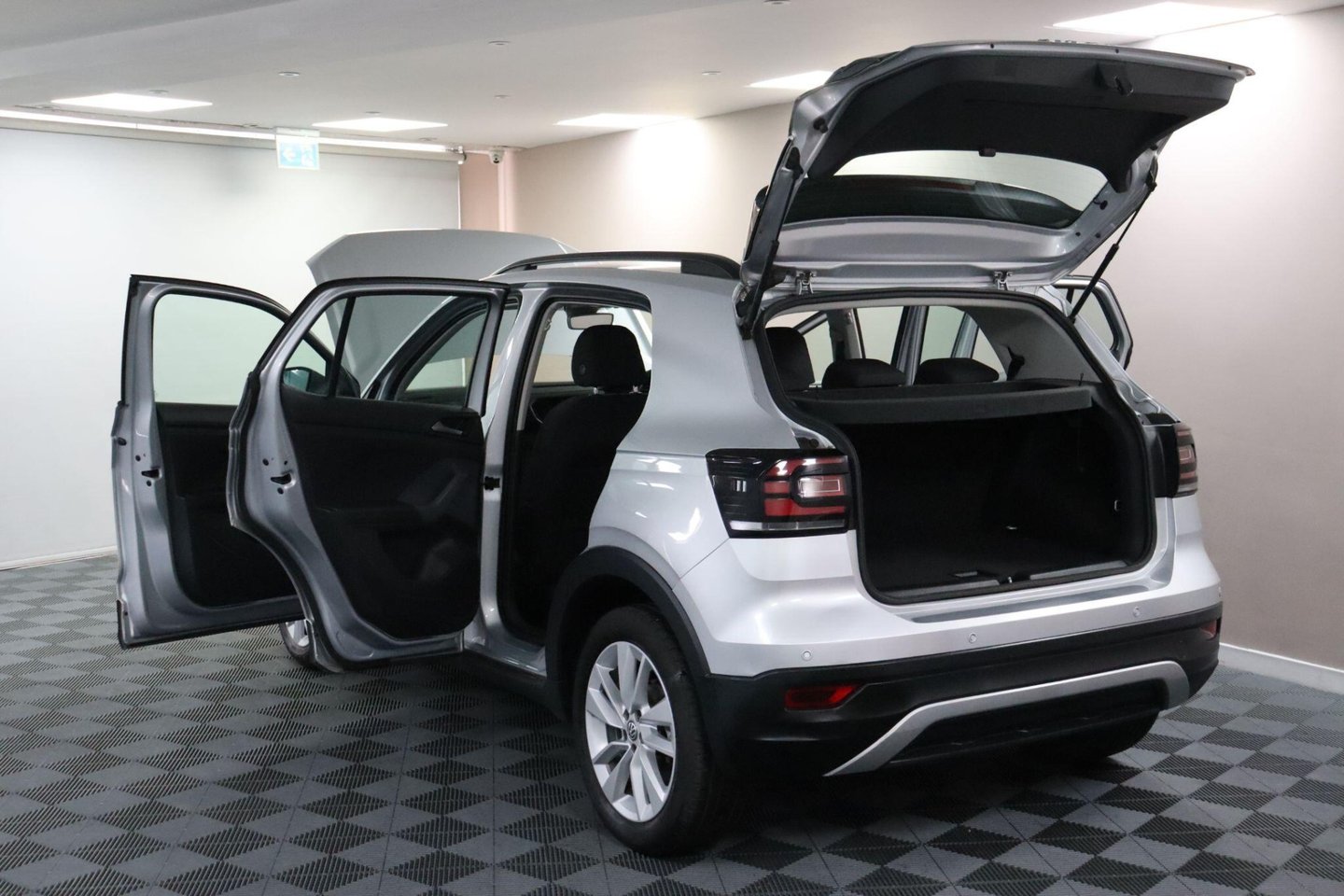 2019 Volkswagen T-Cross — image 17