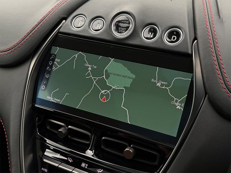 Aston Martin DBX V8 74