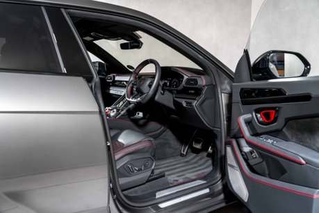 Lamborghini Urus V8 S. NOW SOLD. SIMILAR REQUIRED. PLEASE CALL 01903 254800. 11