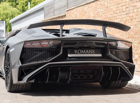 Lamborghini Aventador SV LP 750-4 Roadster 28