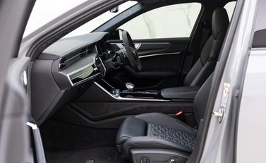 Audi RS6 Avant Carbon Black 11