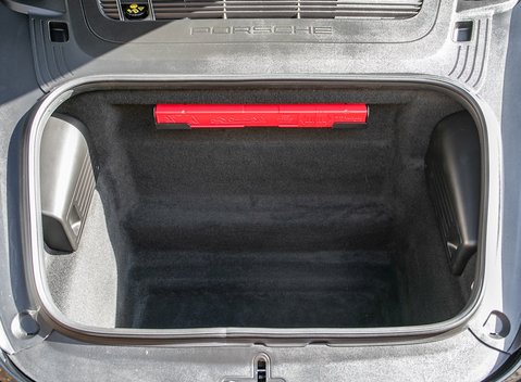 Porsche Cayman GT4 26