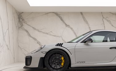 Porsche 911 (991.2) GT2 RS Weissach 32