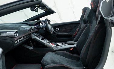 Lamborghini Huracan Spyder LP640-4 Performante 18