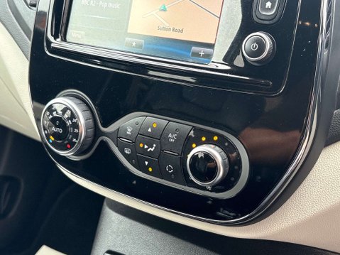 Renault Captur 1.5 dCi ENERGY Signature S Nav SUV 5dr Diesel Manual Euro 6 (s/s) (110 ps) 40