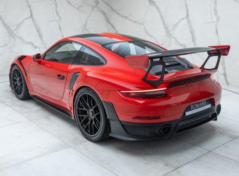 Porsche 911 GT2 RS Weissach (991) 12