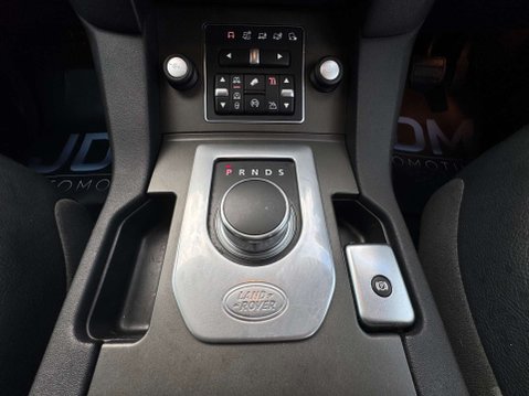 Land Rover Discovery 3.0 Discovery SE Tech SDV6 Auto 4WD 5dr 34