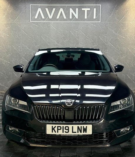 Skoda Superb 2.0 TSI SportLine Hatchback 5dr Petrol DSG 4WD Euro 6 (s/s) (272 ps)
