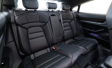 Porsche Taycan TURBO S 93KWH 9