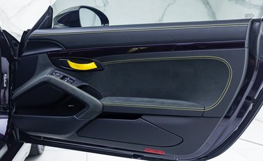 Porsche Cayman GT4 (718) 27