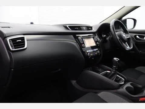 Nissan Qashqai 1.2 Qashqai N-Connecta DiG-T 5dr 28