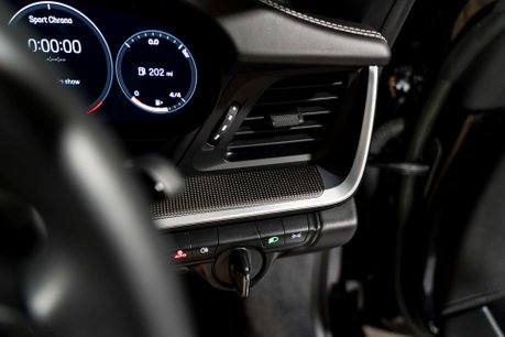 Porsche 911 TURBO S PDK. SPORTS CHRONO. HEATED & VENTILATED SEATS. PCCBS. SPORT EXHAUST 51