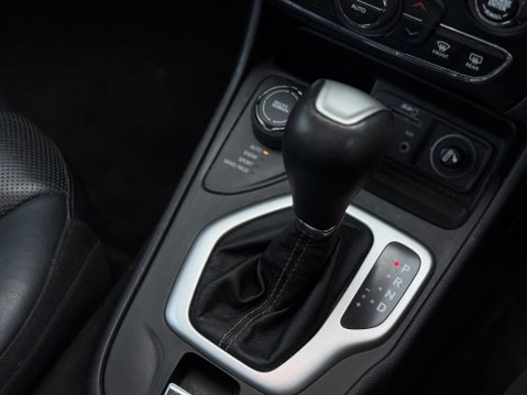 Jeep Cherokee 2.2 MultiJetII Overland Auto 4WD Euro 6 (s/s) 5dr 82