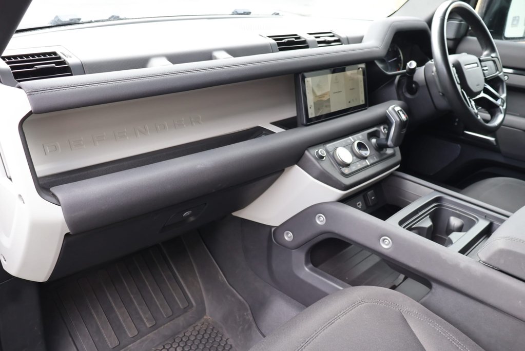 Land Rover Defender 110 D250 HARD TOP MHEV URBAN STYLED WITH REAR SEATS  15