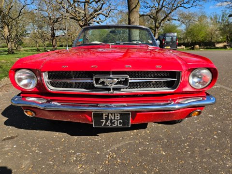 Ford Mustang Convertible 2