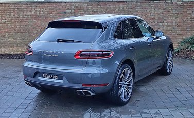 Porsche Macan Turbo 6