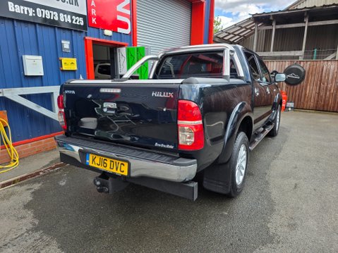 Toyota Hilux INVINCIBLE 4X4 D-4D DCB Auto 8