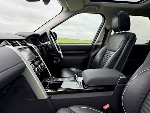 Land Rover Discovery SDV6 HSE 23