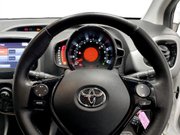 Toyota Aygo 1.0 VVT-i x-play Hatchback 5dr Petrol Manual Euro 6 (s/s) (71 ps) Bluetooth 13