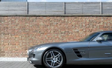 Mercedes-Benz SLS AMG 24