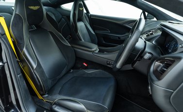 Aston Martin Vanquish S 11