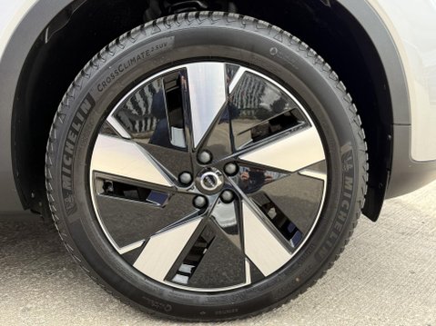 Volvo XC40 Recharge Twin 82kWh Core SUV 5dr Electric Auto AWD (408 ps) 14