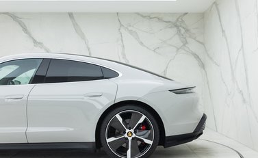 Porsche Taycan 4S 27