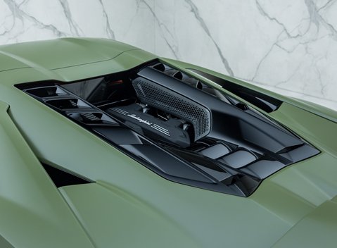 Lamborghini Revuelto 39