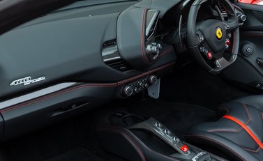 Ferrari 488 SPIDER 21